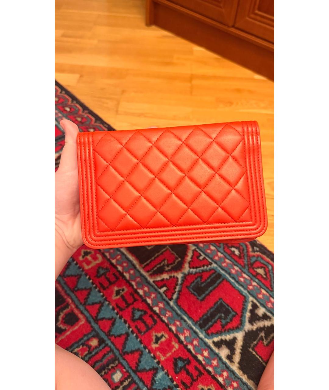 CHANEL Красная кожаная сумка через плечо, фото 3