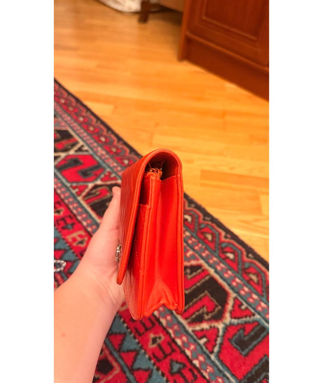 CHANEL Красная кожаная сумка через плечо, фото 2