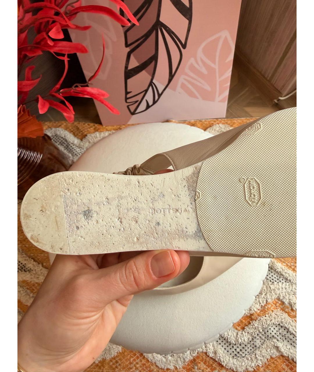 BOTTEGA VENETA Бежевые кожаные балетки, фото 6