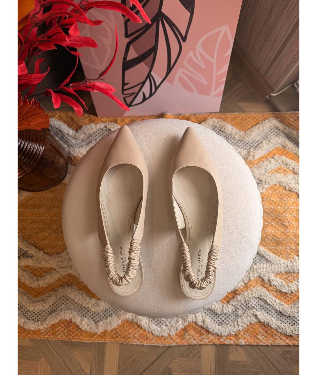 BOTTEGA VENETA Бежевые кожаные балетки, фото 3