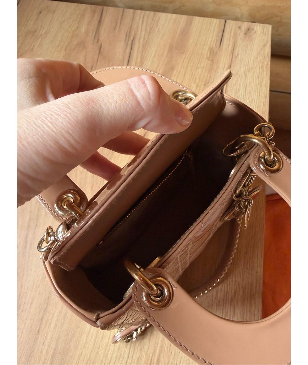 CHRISTIAN DIOR Бежевая сумка через плечо из лакированной кожи, фото 4