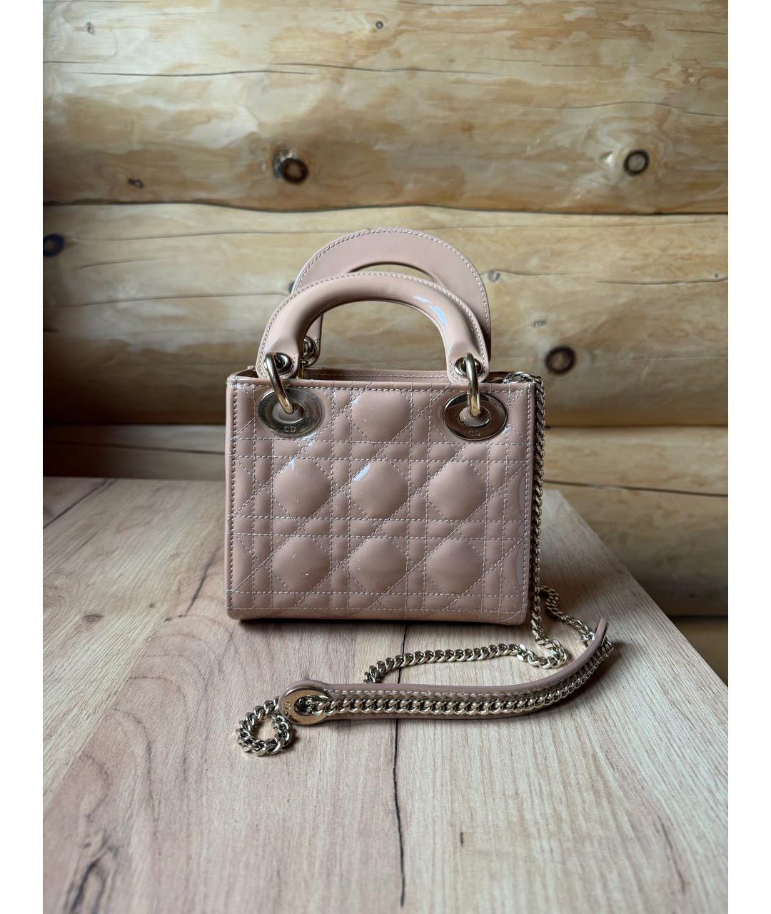 CHRISTIAN DIOR Бежевая сумка через плечо из лакированной кожи, фото 3