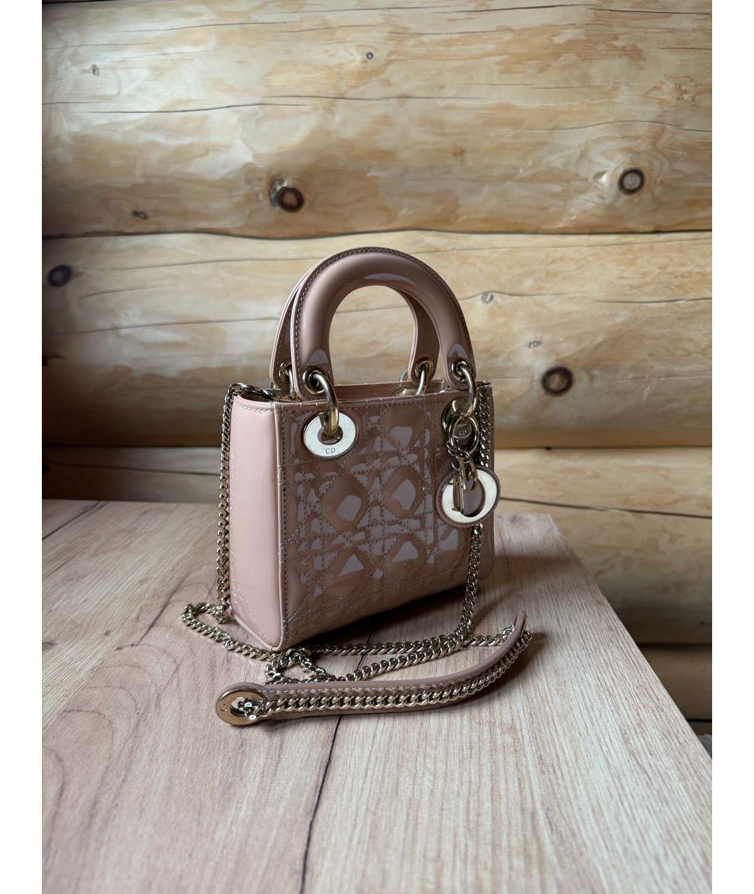 CHRISTIAN DIOR Бежевая сумка через плечо из лакированной кожи, фото 2