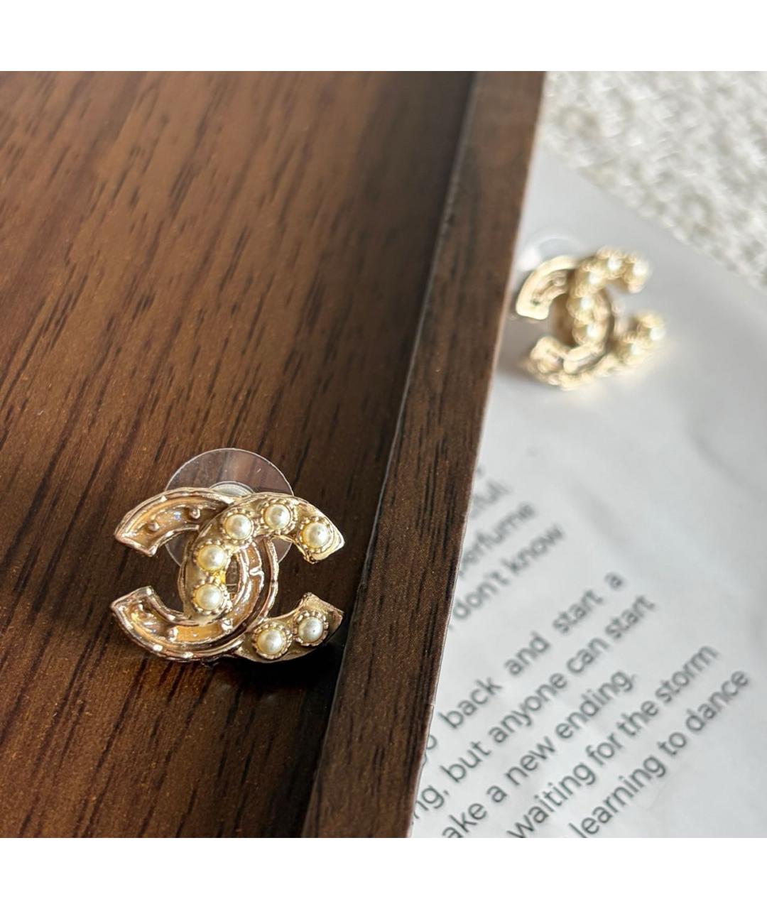 CHANEL Золотые металлические серьги, фото 4