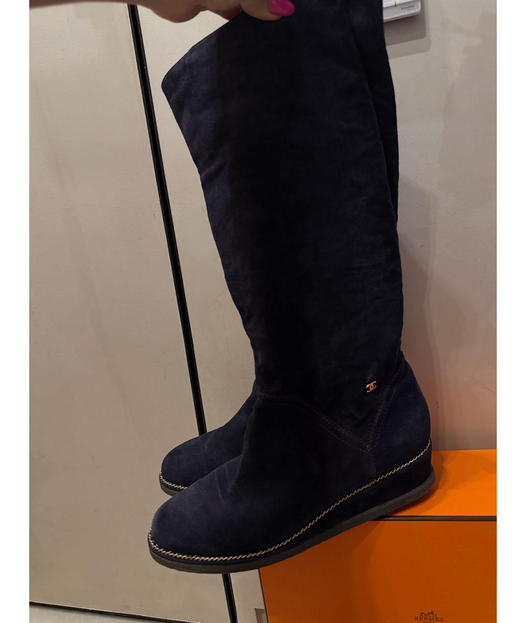 CHANEL Синие замшевые сапоги, фото 3