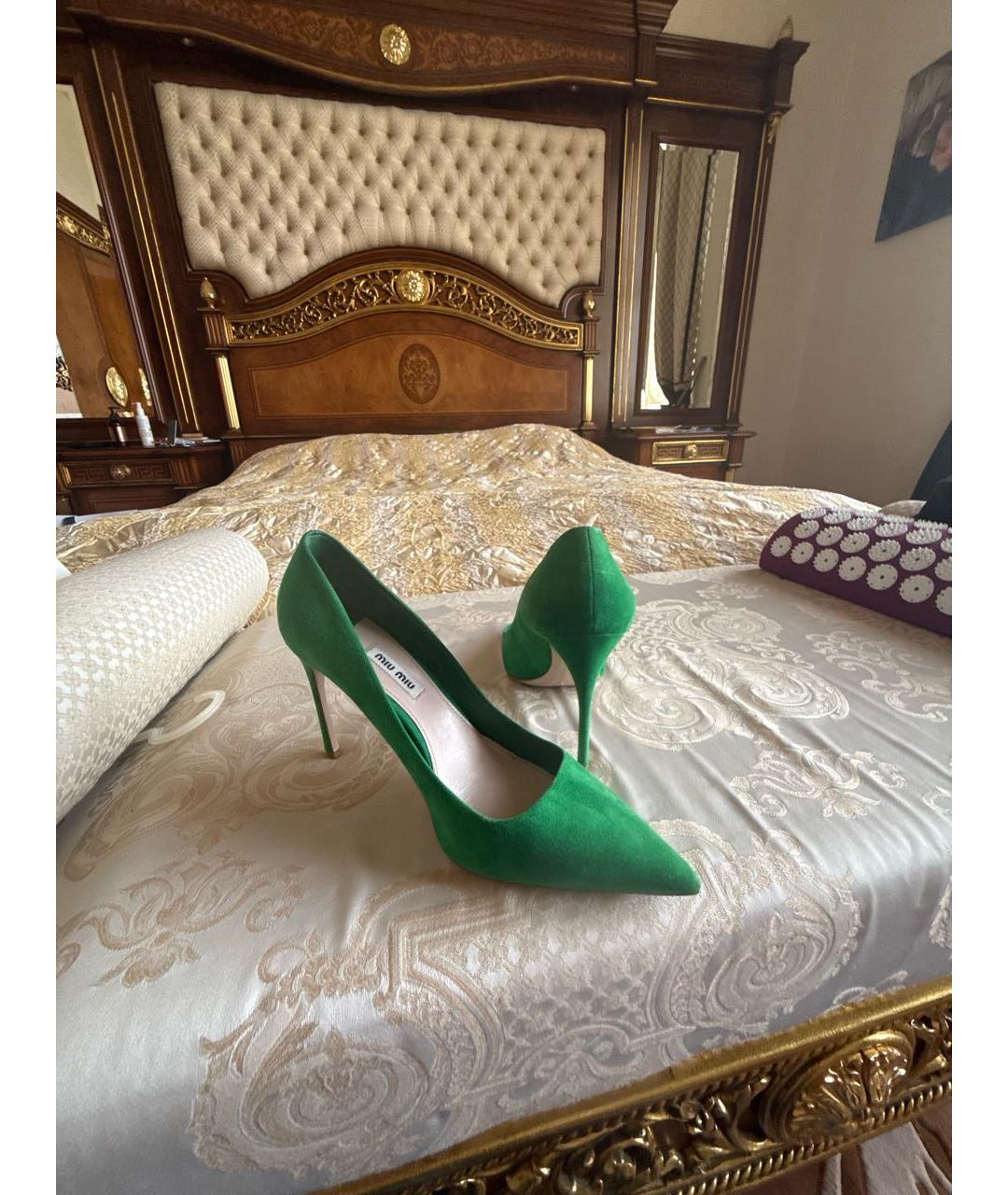 MIU MIU Зеленые замшевые лодочки на низком каблуке, фото 5