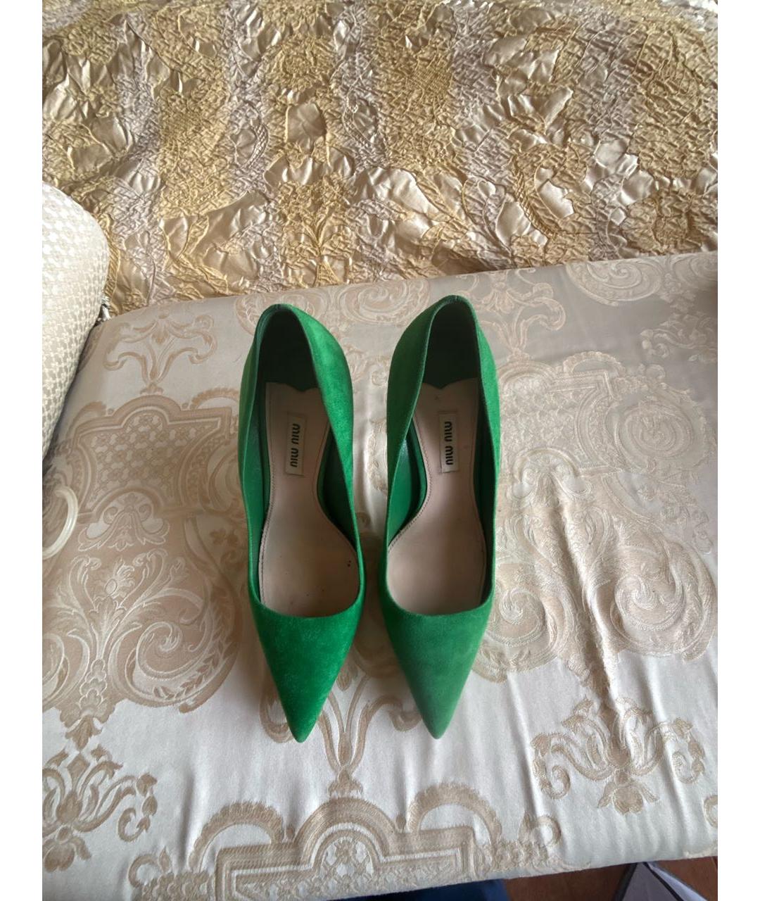 MIU MIU Зеленые замшевые лодочки на низком каблуке, фото 3