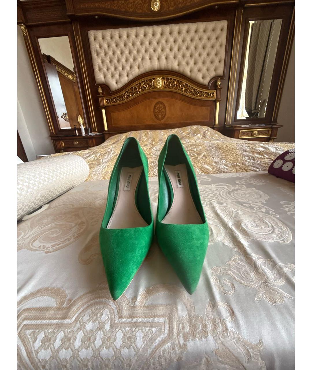 MIU MIU Зеленые замшевые лодочки на низком каблуке, фото 2