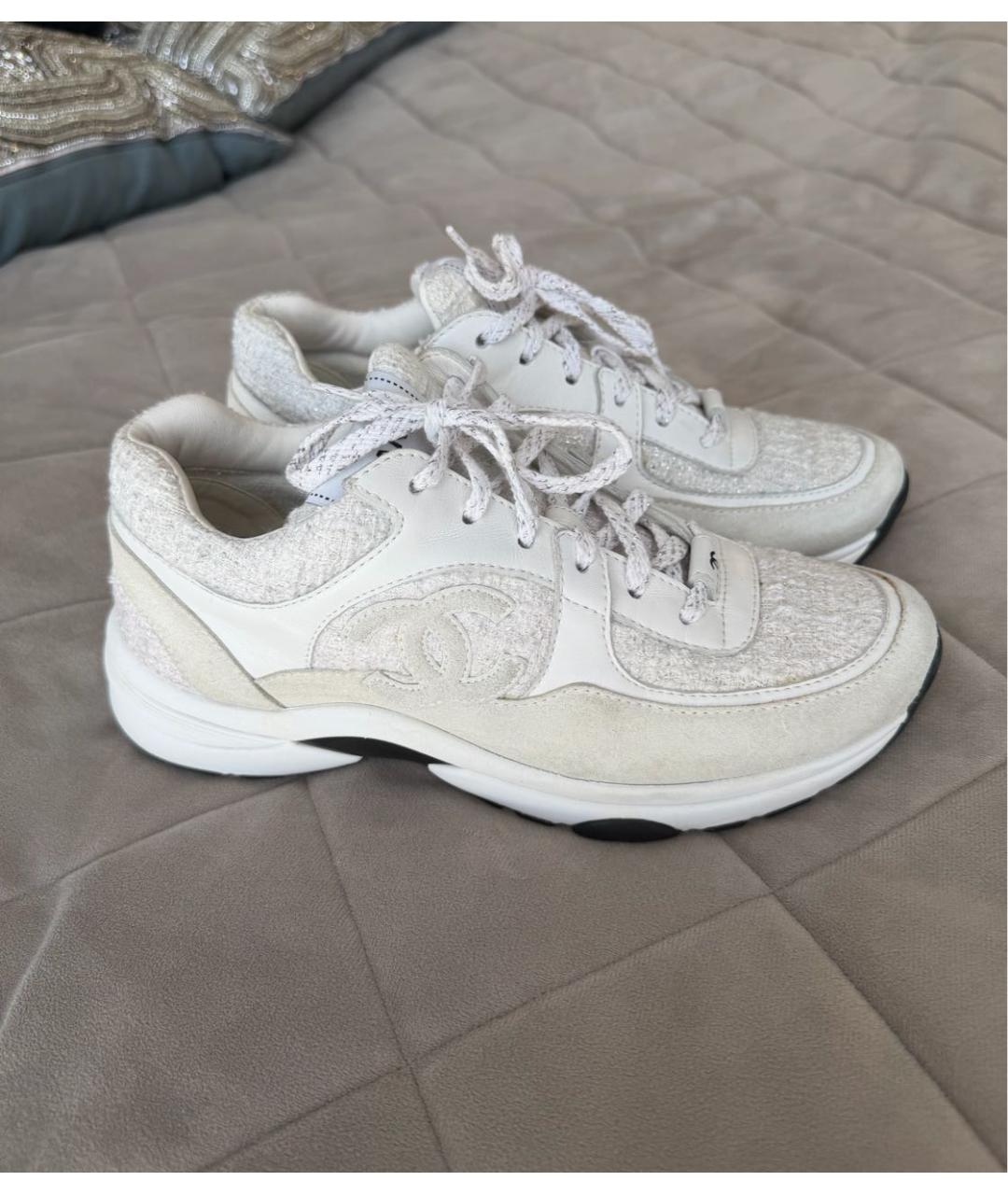 CHANEL Белые замшевые кроссовки, фото 2