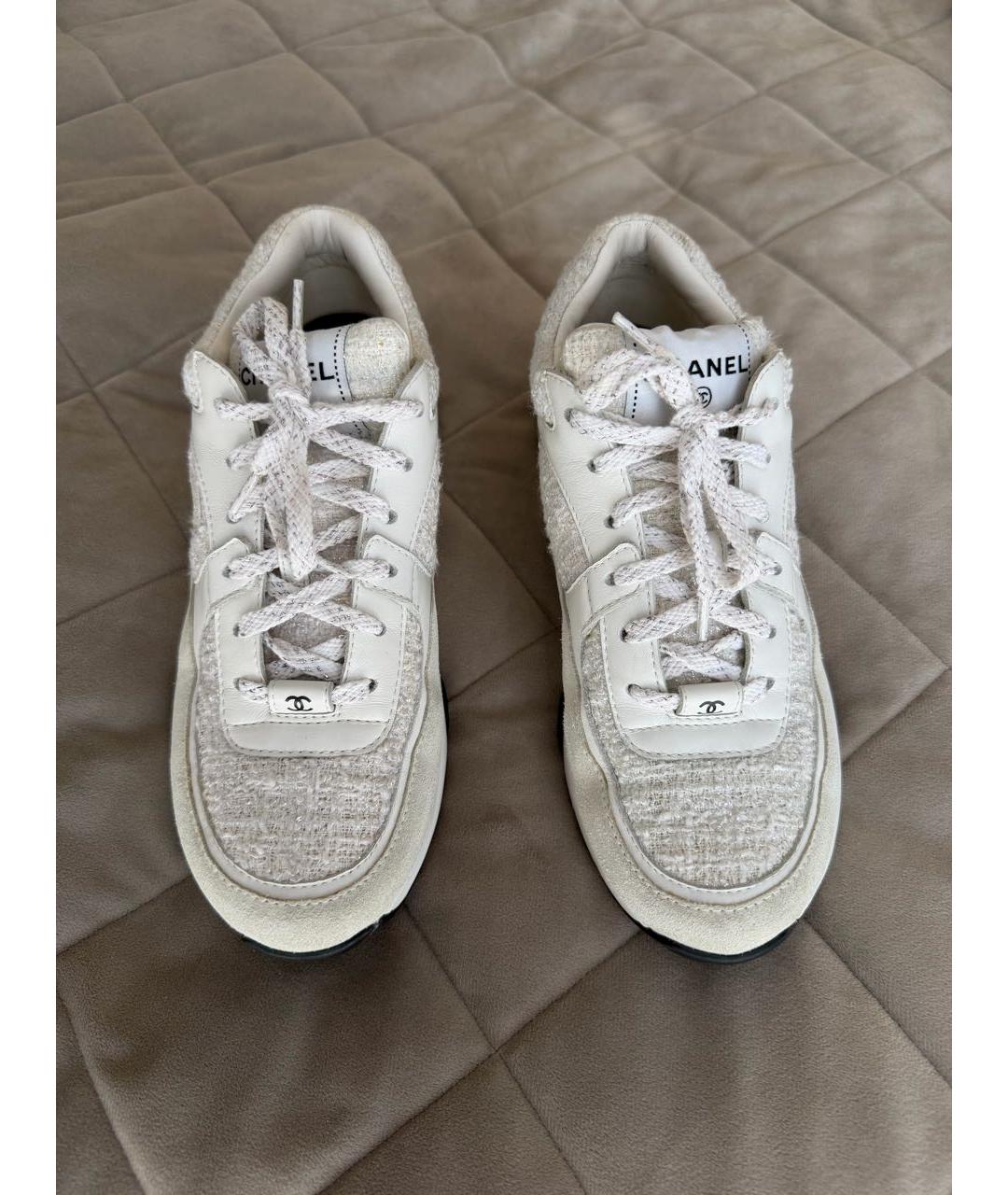 CHANEL Белые замшевые кроссовки, фото 3