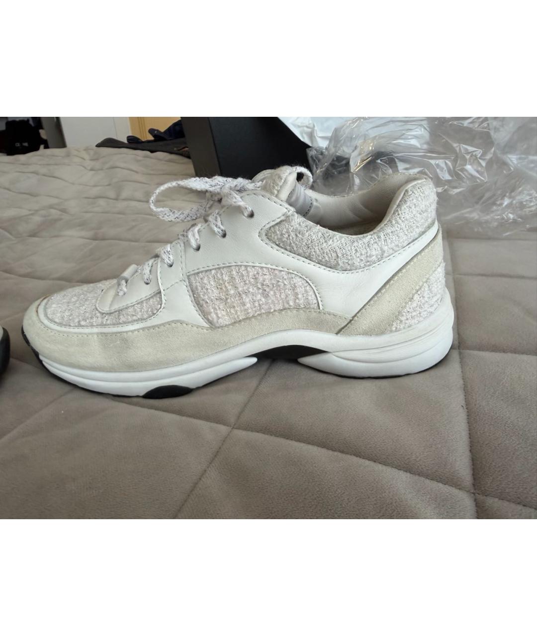 CHANEL Белые замшевые кроссовки, фото 6