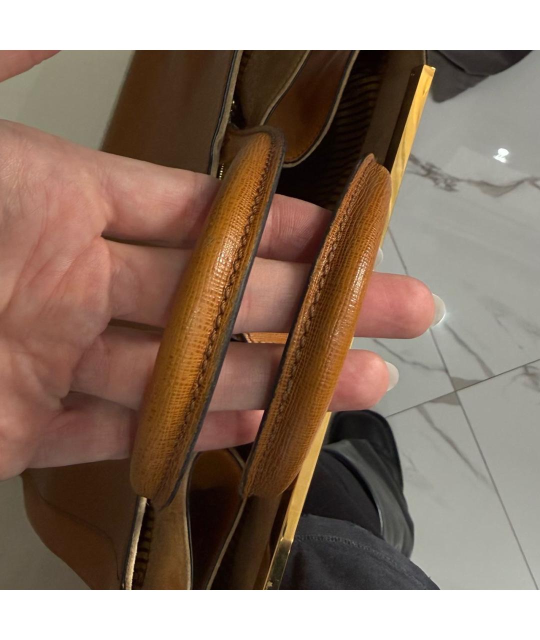 FENDI Горчичная кожаная сумка с короткими ручками, фото 6