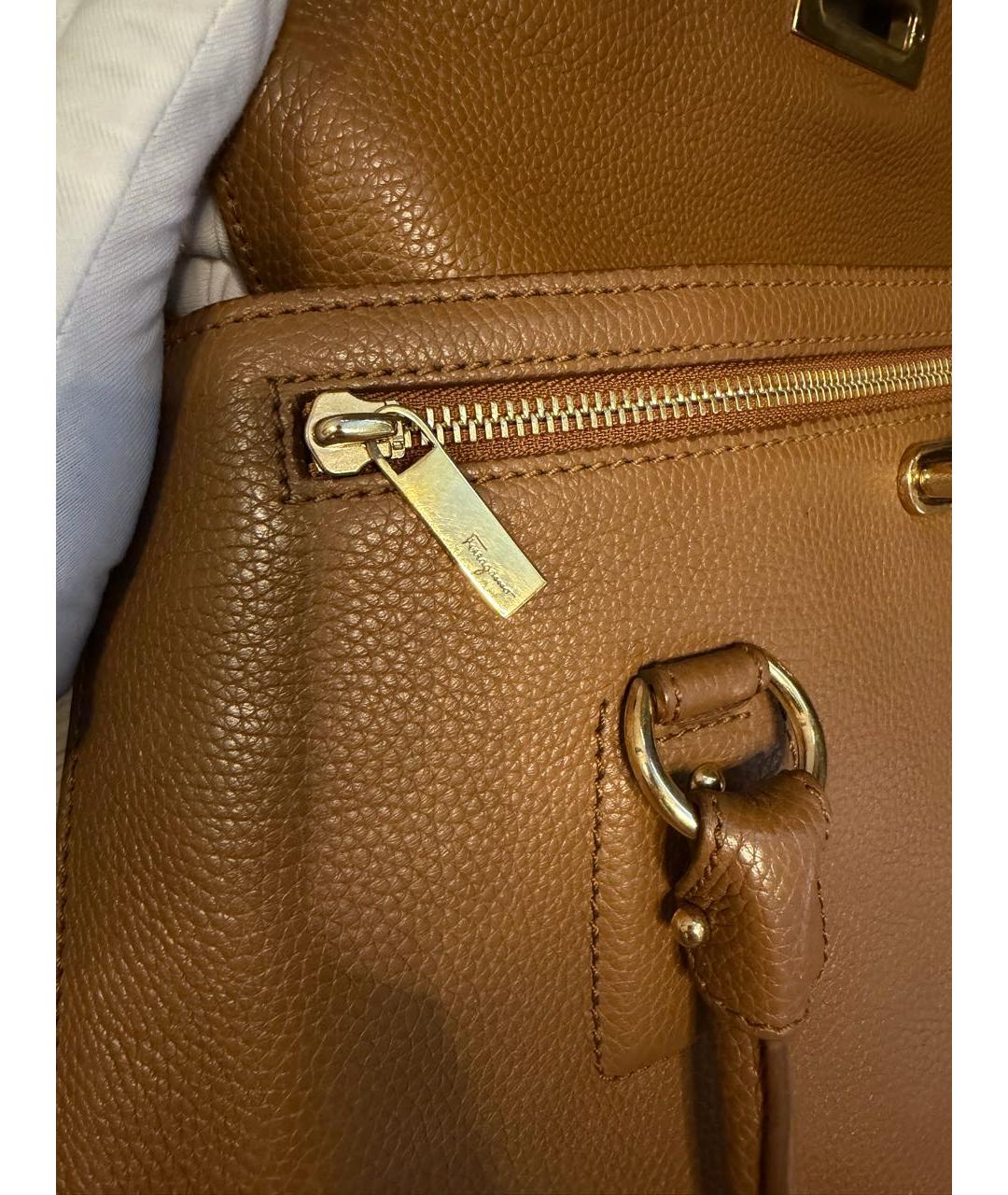 FERRAGAMO Горчичная кожаная сумка с короткими ручками, фото 7