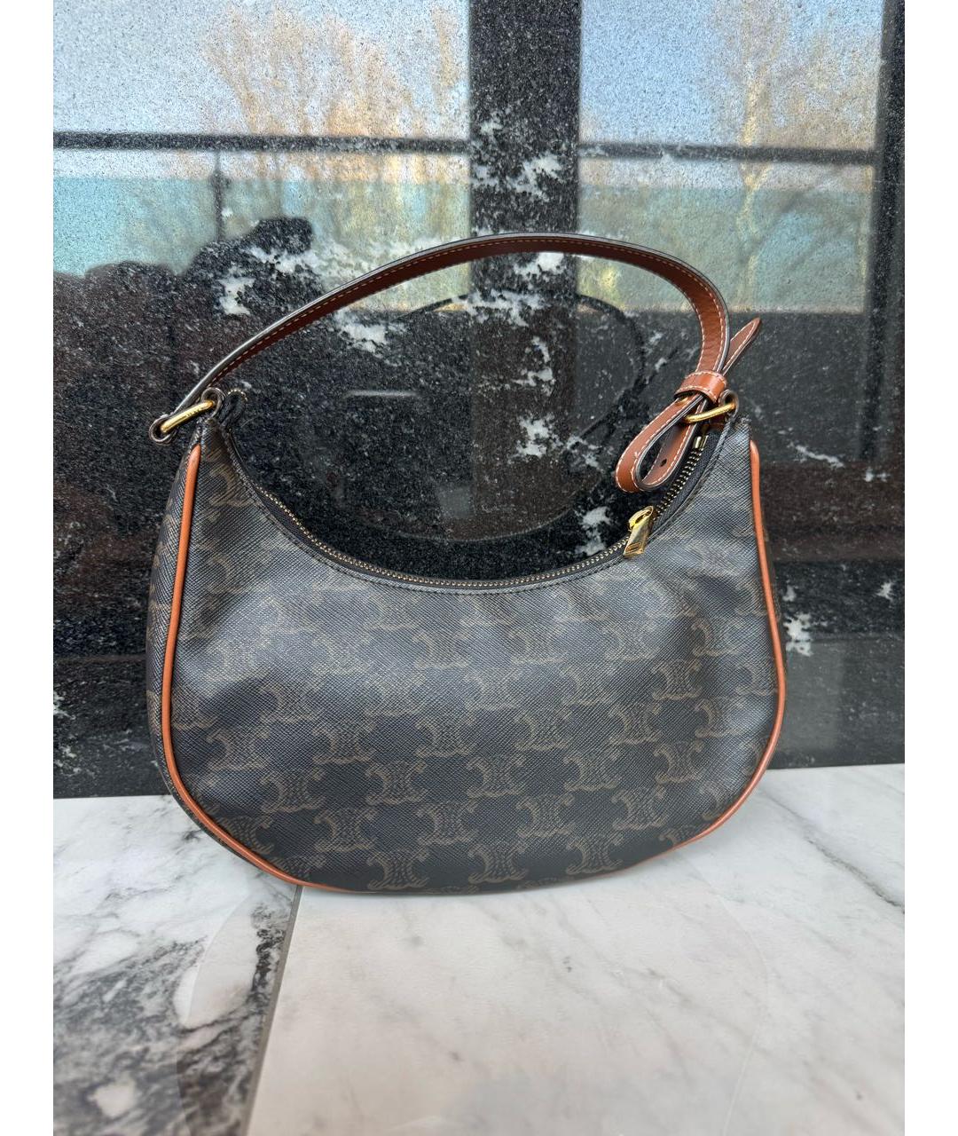 CELINE Коричневая кожаная сумка с короткими ручками, фото 3