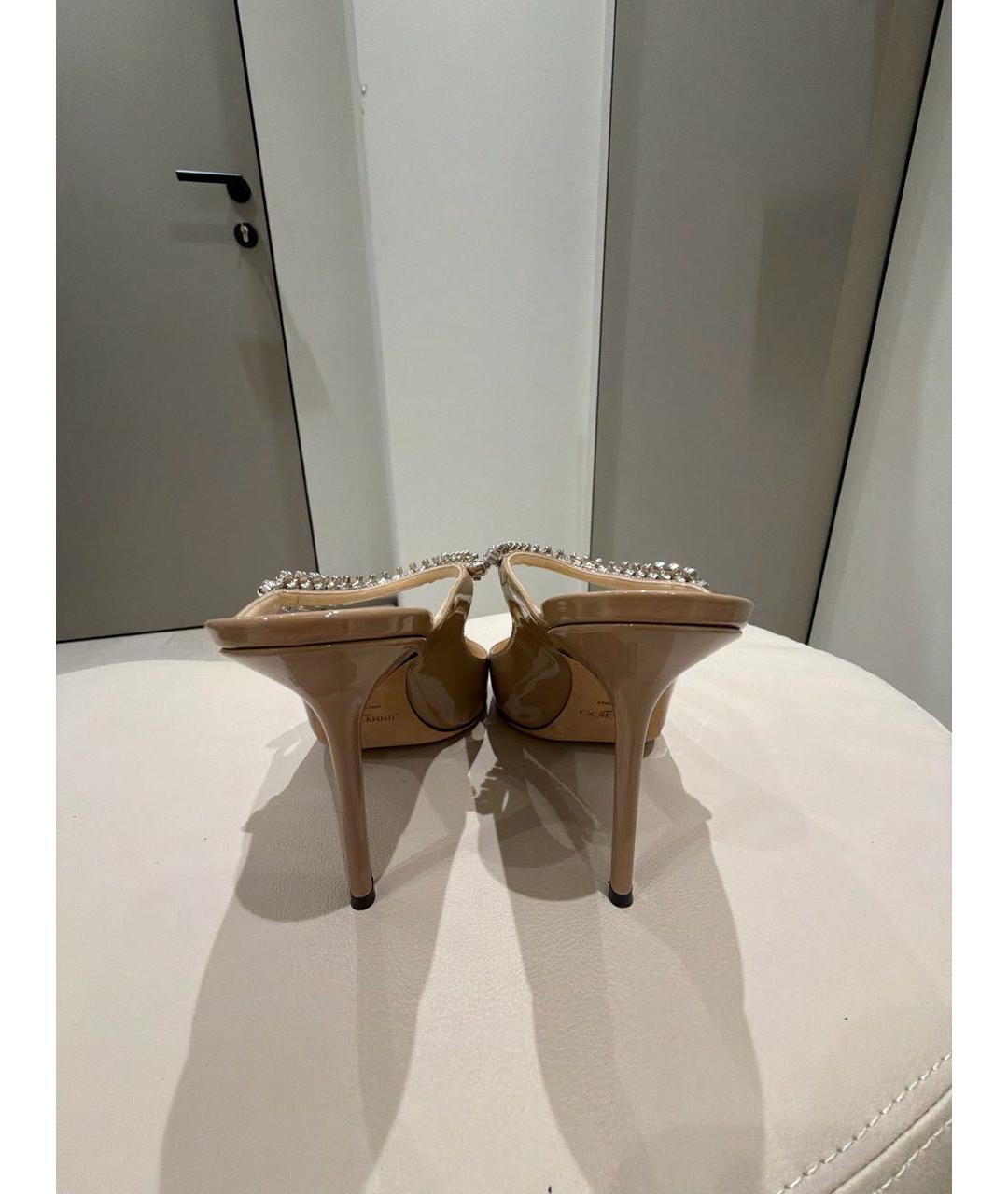 JIMMY CHOO Бежевые мюли из лакированной кожи, фото 4