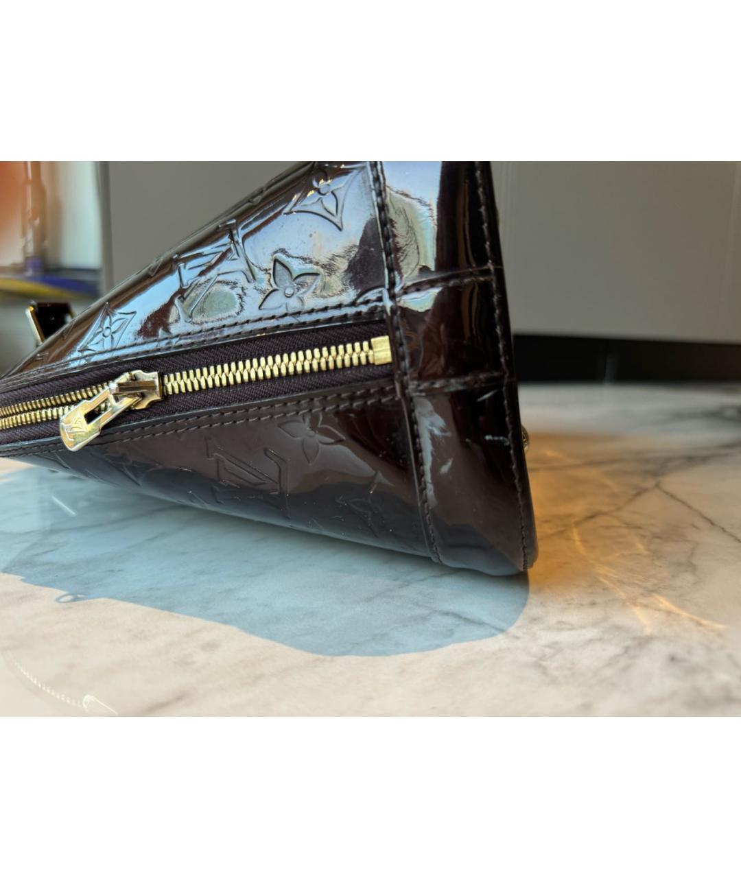 LOUIS VUITTON Бордовая сумка с короткими ручками из лакированной кожи, фото 5