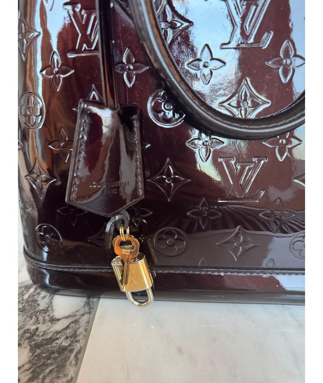 LOUIS VUITTON Бордовая сумка с короткими ручками из лакированной кожи, фото 3