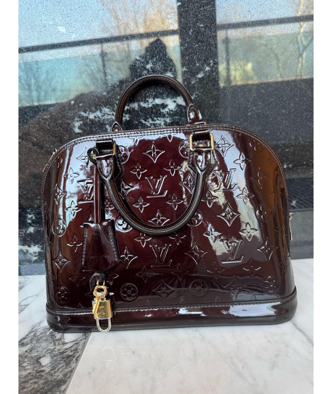 LOUIS VUITTON Бордовая сумка с короткими ручками из лакированной кожи, фото 2