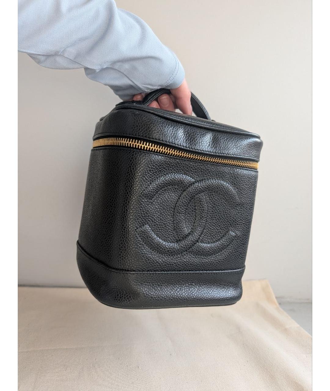 CHANEL Черная кожаная сумка с короткими ручками, фото 7