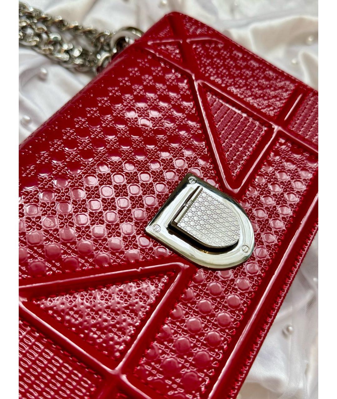 CHRISTIAN DIOR Красная сумка через плечо из лакированной кожи, фото 7