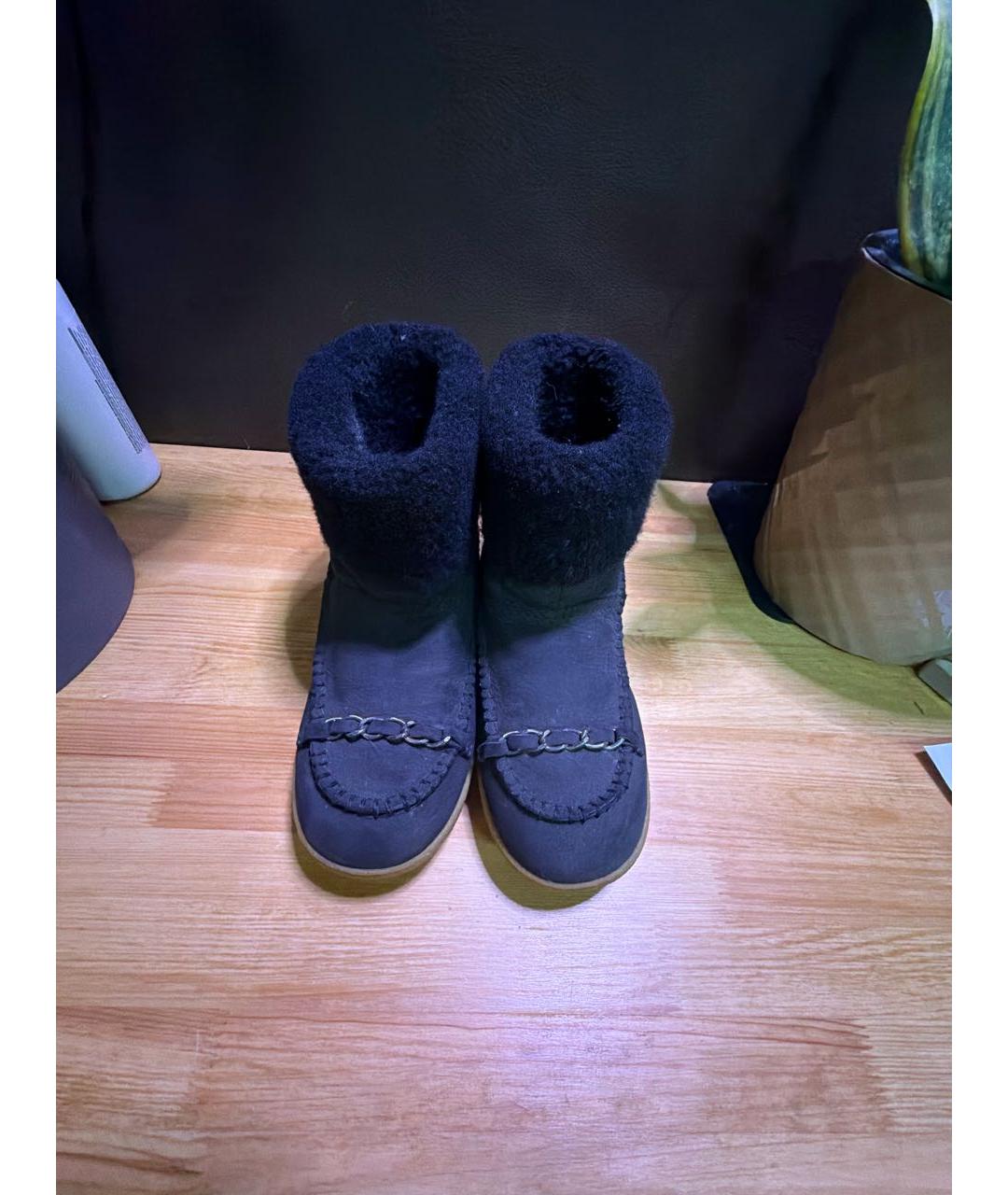 CHANEL Черные замшевые сапоги, фото 2