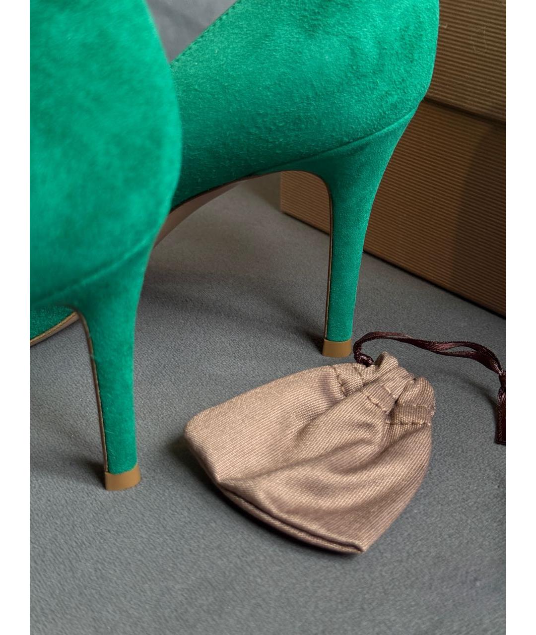 GIANVITO ROSSI Зеленые замшевые лодочки на низком каблуке, фото 7