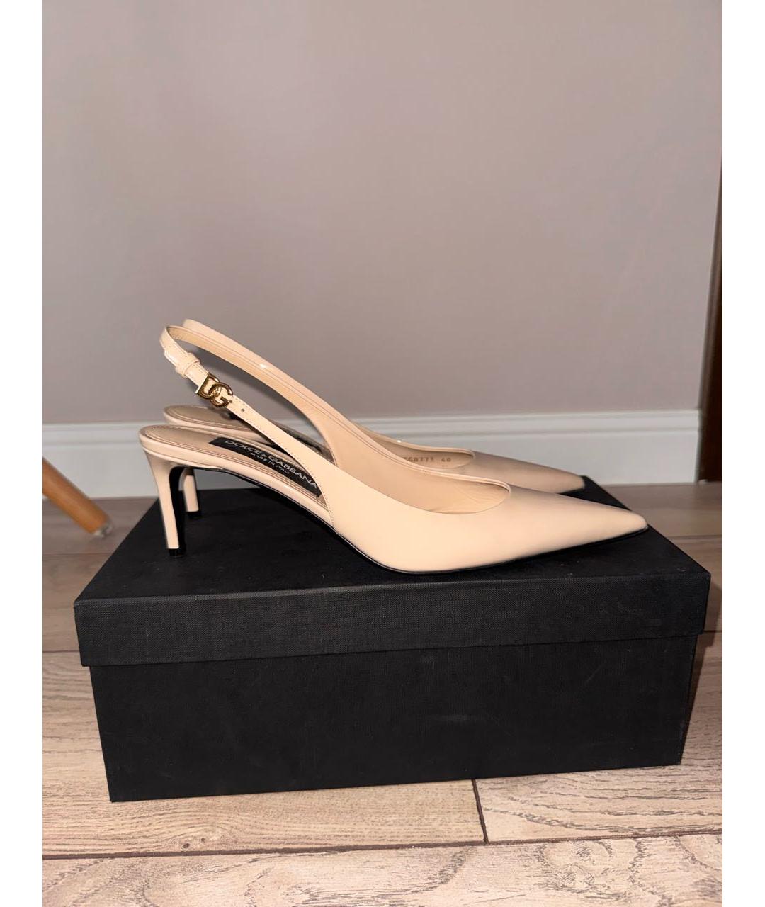 DOLCE&GABBANA Бежевые босоножки из лакированной кожи, фото 6