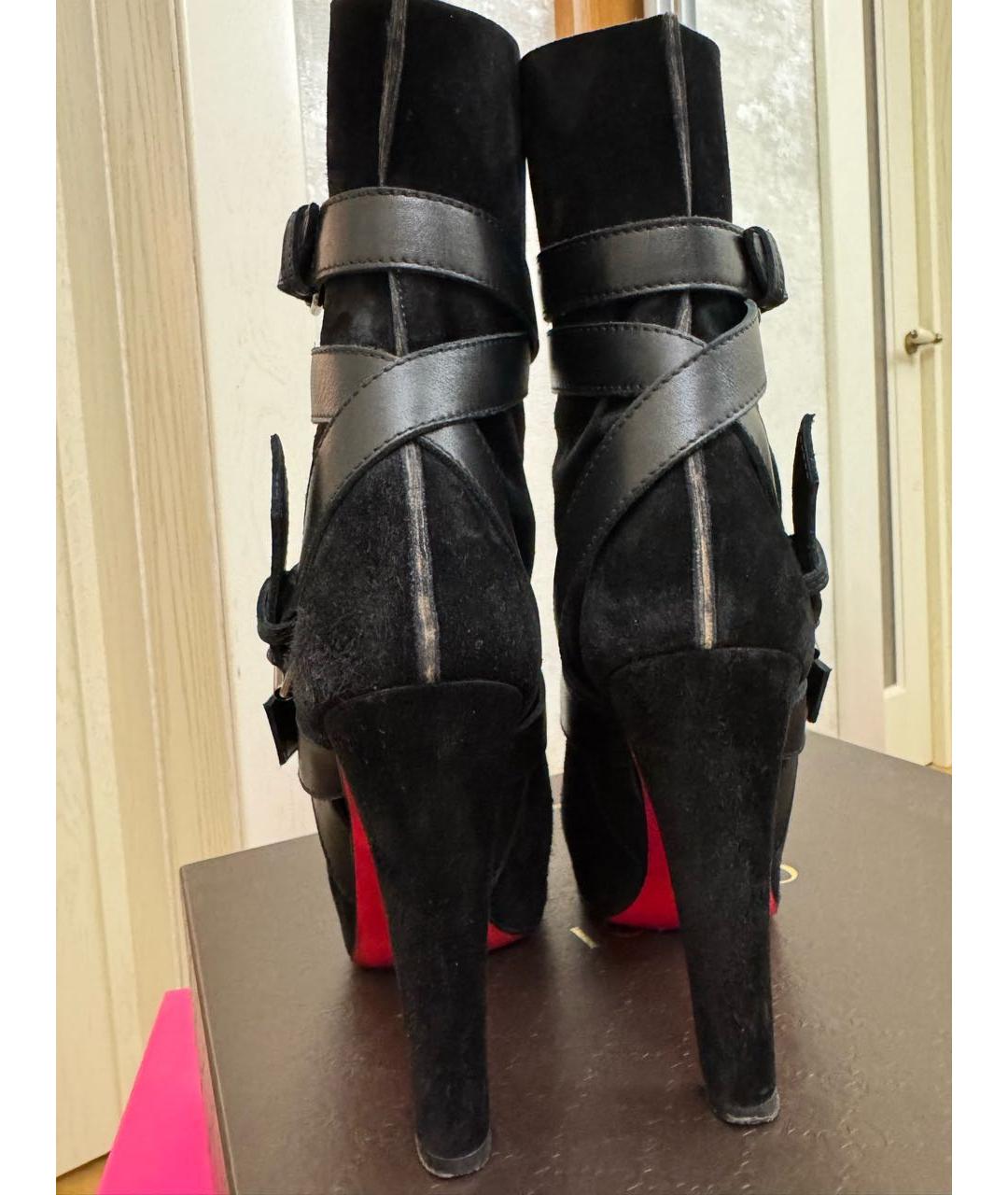 CHRISTIAN LOUBOUTIN Черные замшевые ботильоны, фото 4