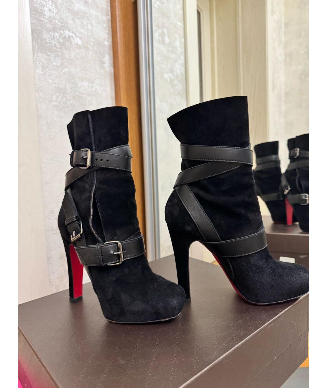 CHRISTIAN LOUBOUTIN Черные замшевые ботильоны, фото 3