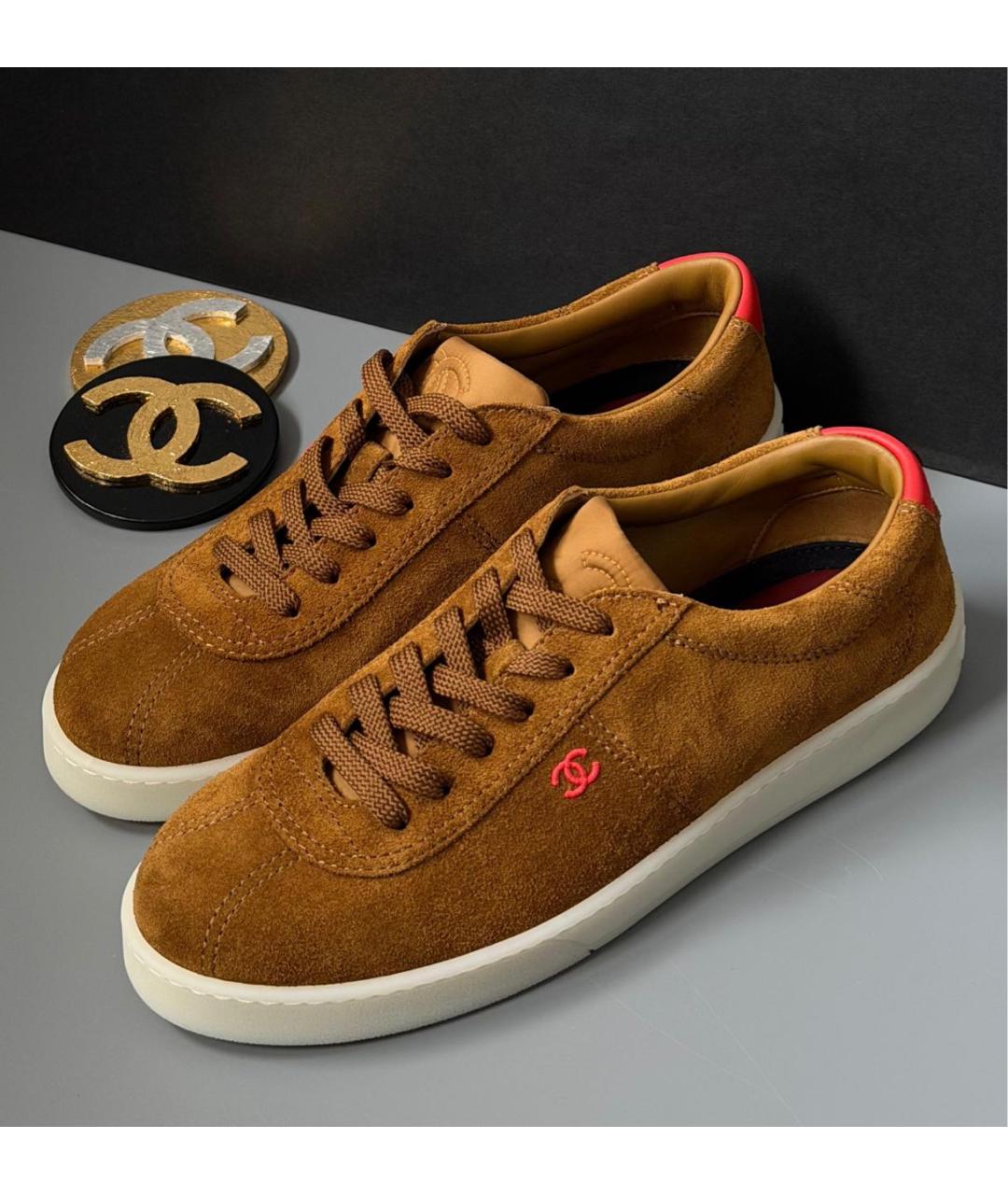 CHANEL Коричневые замшевые кеды, фото 3