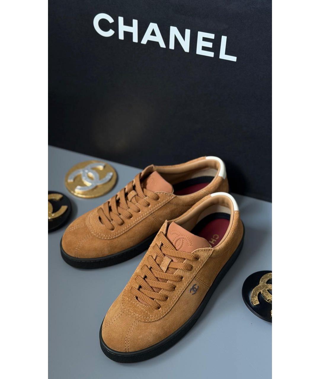 CHANEL Коричневые замшевые кеды, фото 3