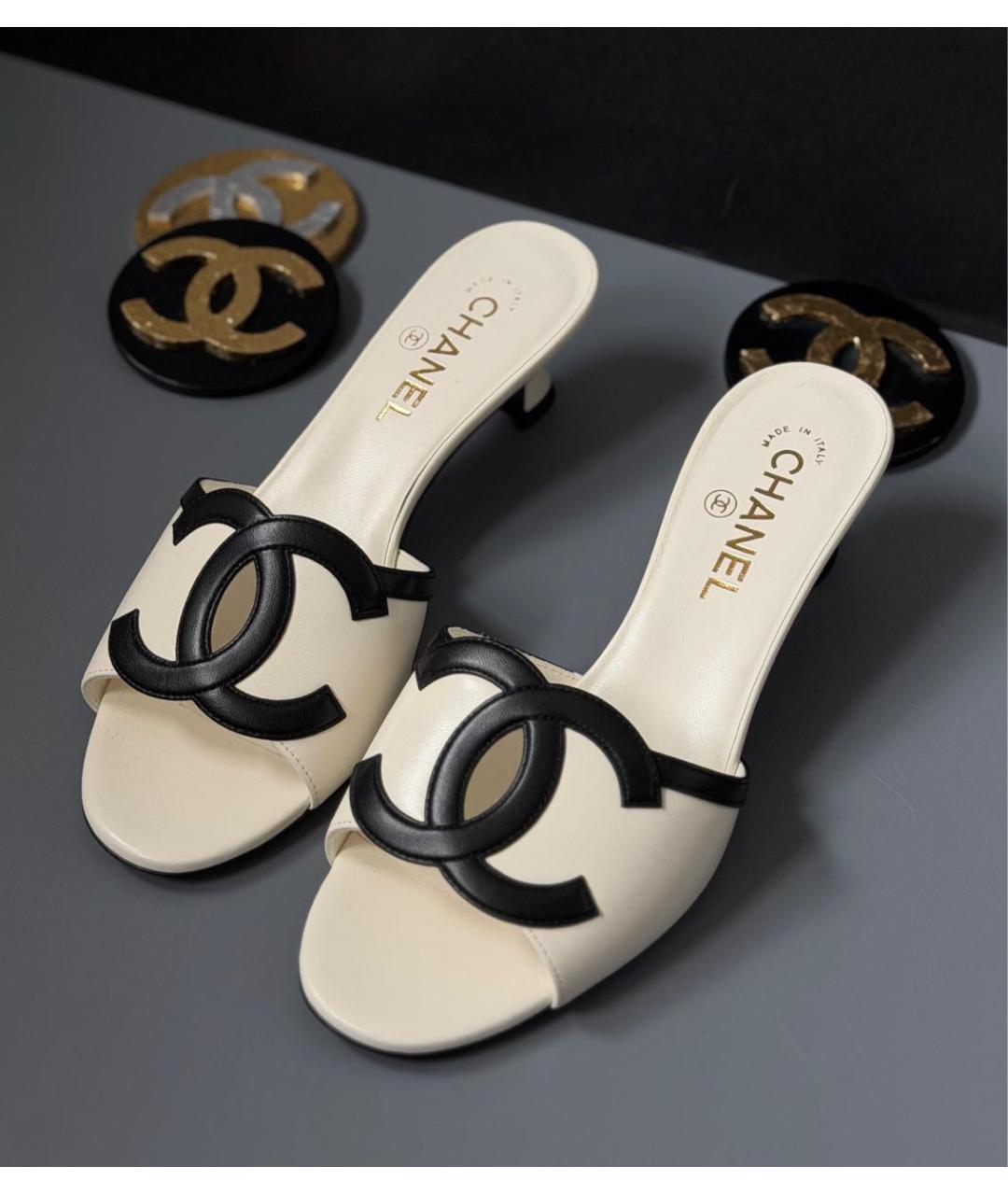 CHANEL Белые кожаные мюли, фото 2