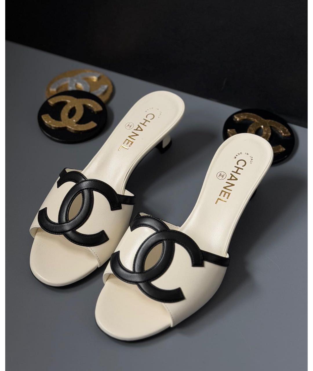 CHANEL Белые кожаные мюли, фото 3