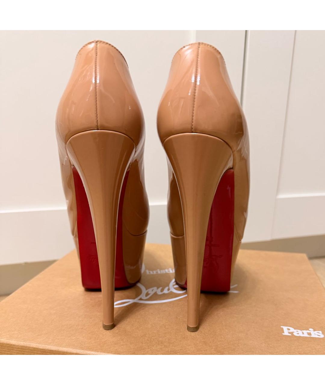 CHRISTIAN LOUBOUTIN Бежевые туфли из лакированной кожи, фото 4