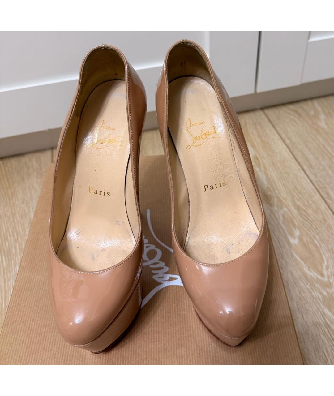 CHRISTIAN LOUBOUTIN Бежевые туфли из лакированной кожи, фото 3