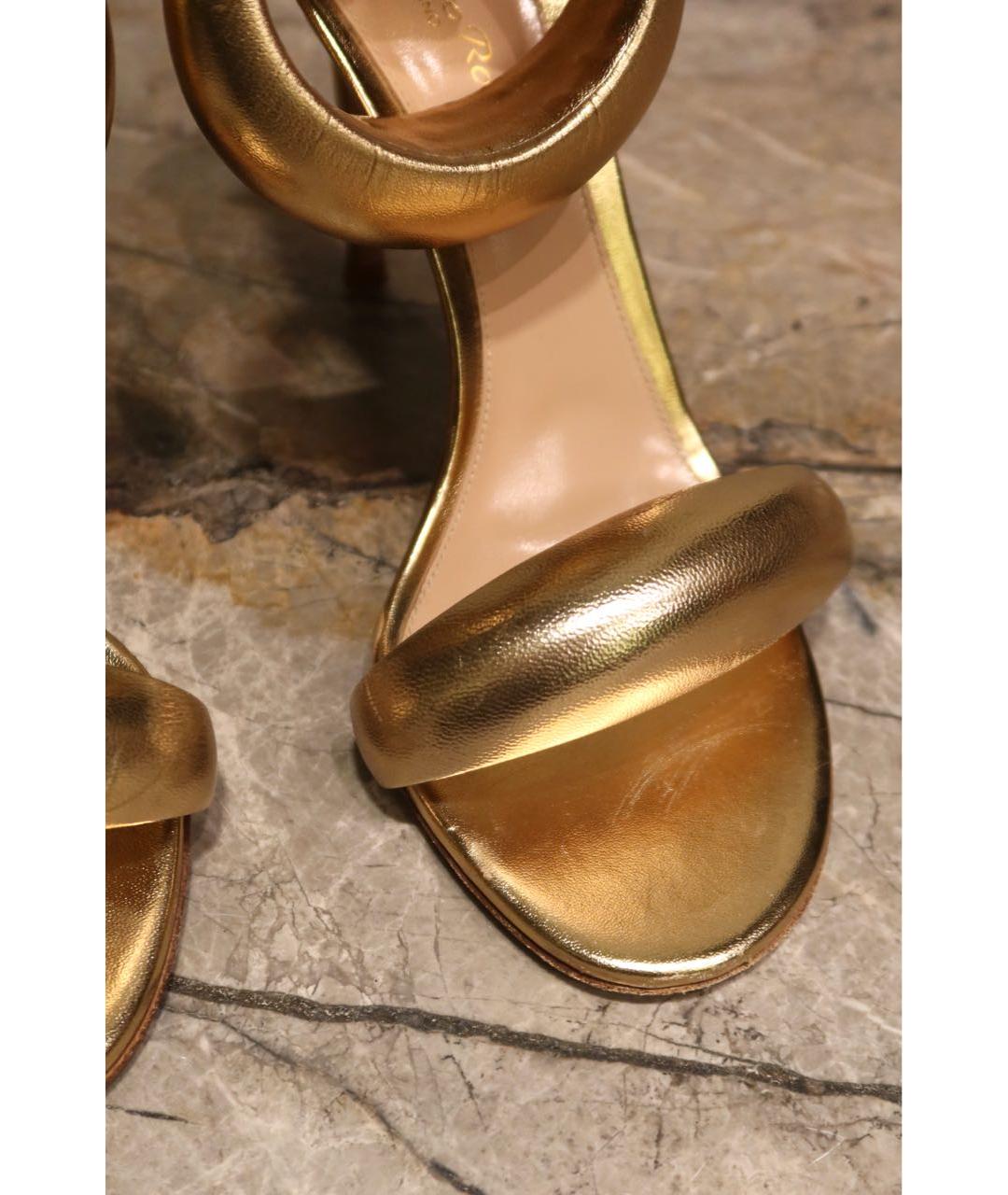 GIANVITO ROSSI Золотые кожаные босоножки, фото 7