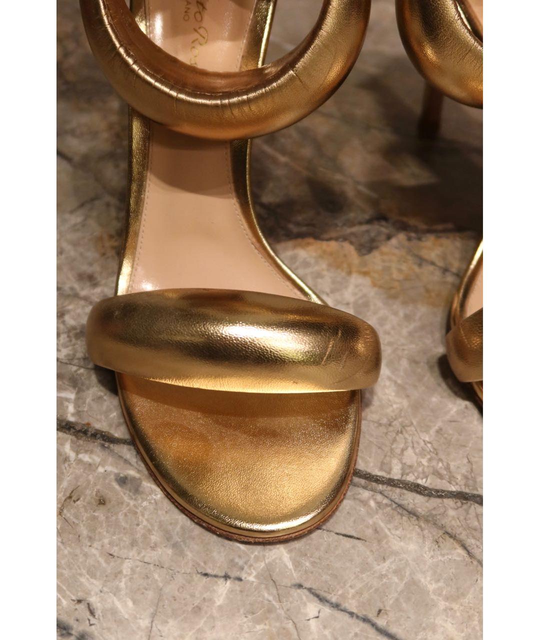 GIANVITO ROSSI Золотые кожаные босоножки, фото 6