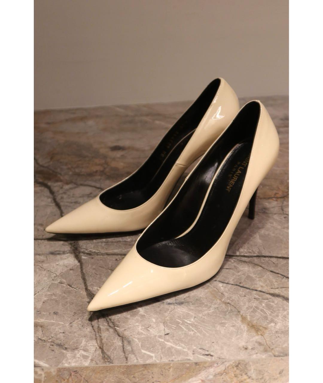 SAINT LAURENT Бежевые туфли из лакированной кожи, фото 3