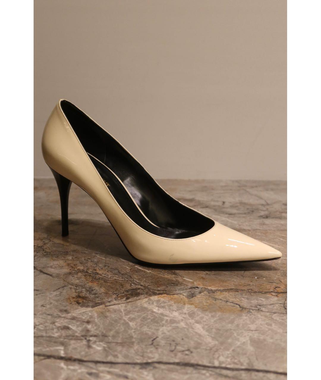 SAINT LAURENT Бежевые туфли из лакированной кожи, фото 8