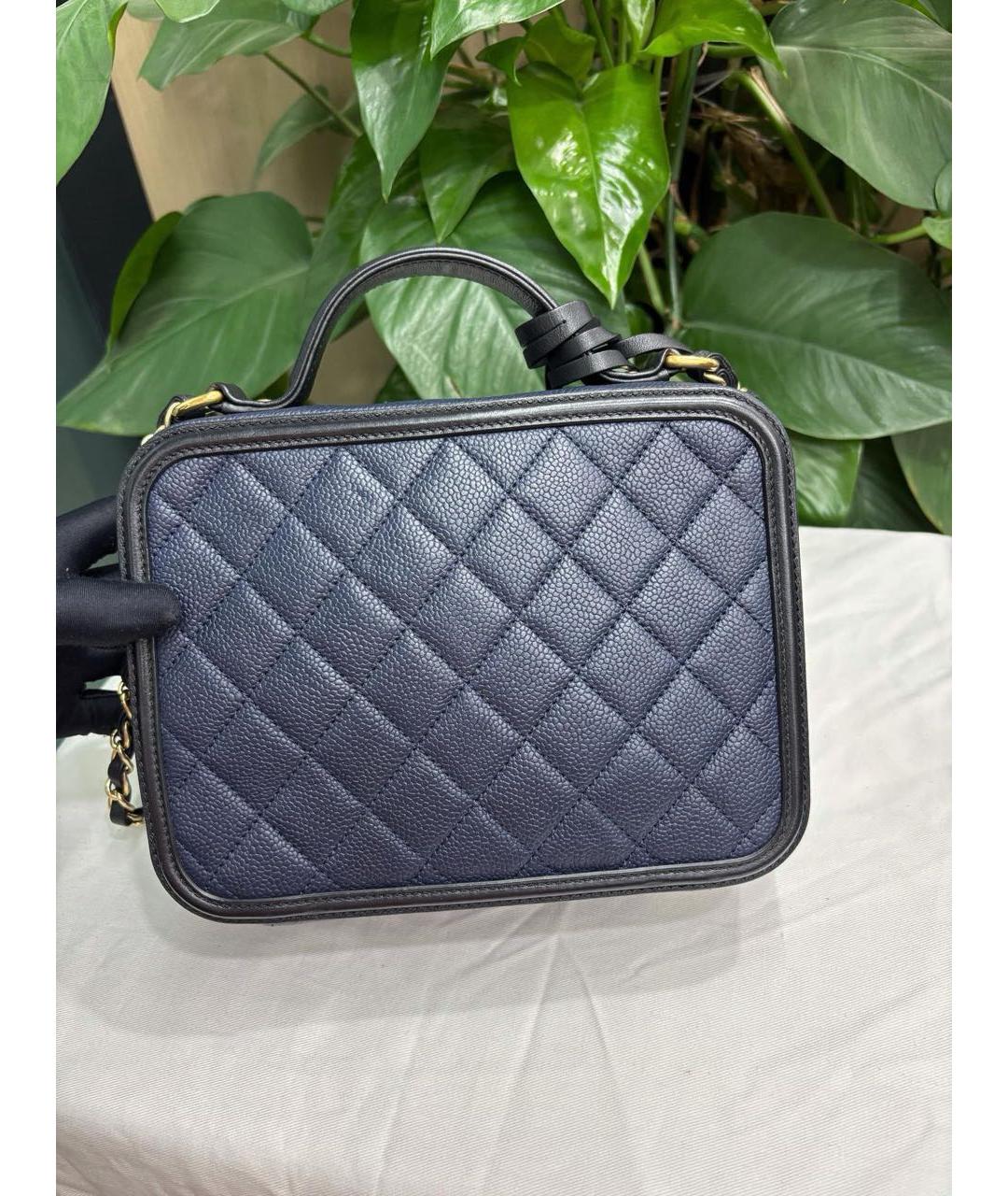 CHANEL Темно-синяя кожаная сумка через плечо, фото 3