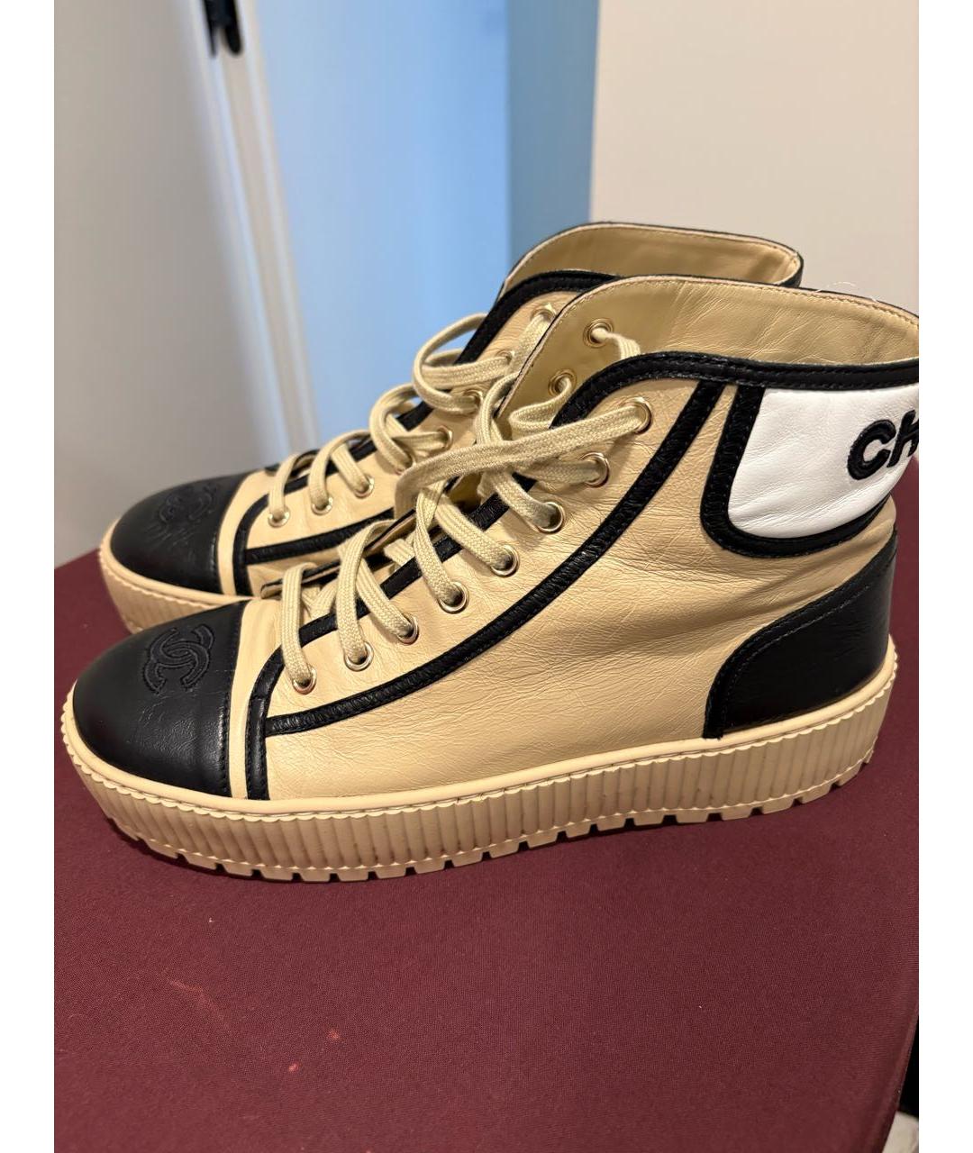 CHANEL Бежевые кожаные кроссовки, фото 6