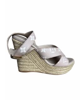 LOUIS VUITTON Босоножки