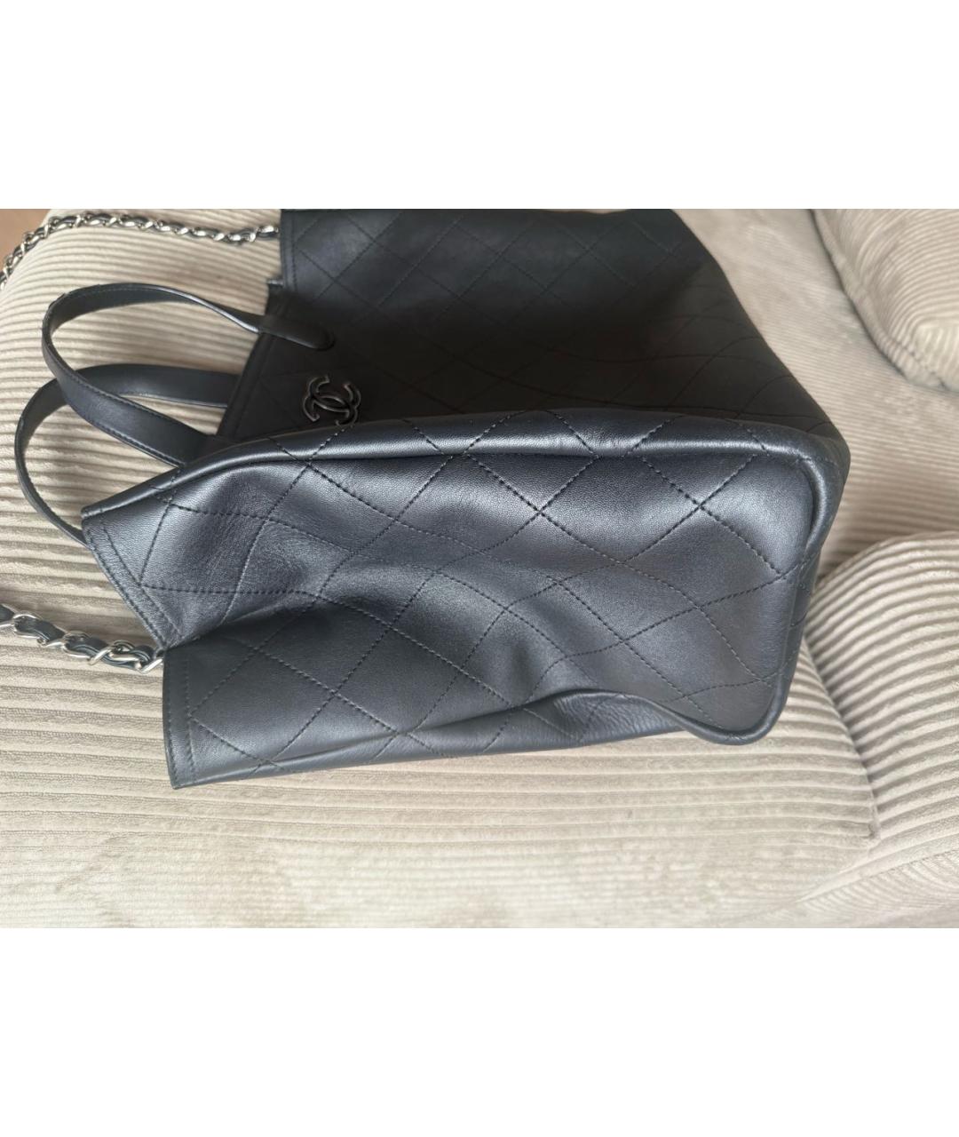 CHANEL Черная кожаная сумка тоут, фото 5