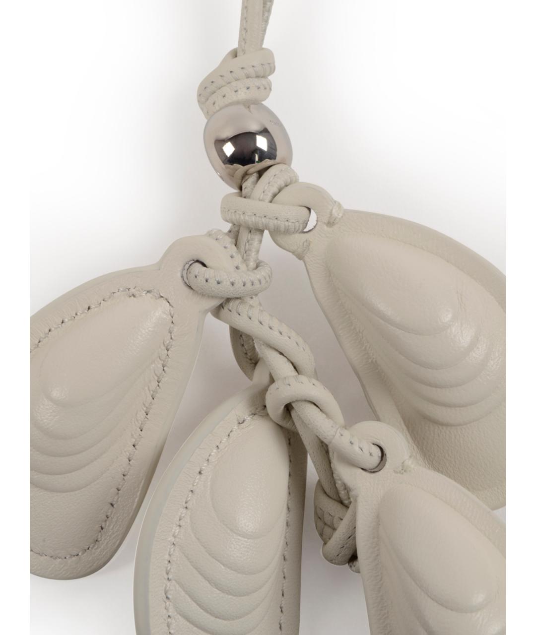 LOEWE Белый брелок, фото 3