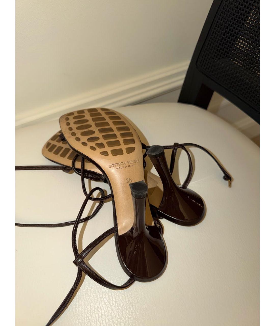 BOTTEGA VENETA Коричневые кожаные босоножки, фото 5