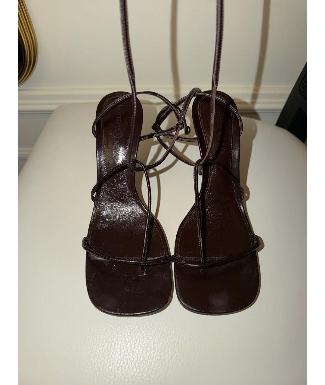 BOTTEGA VENETA Коричневые кожаные босоножки, фото 2