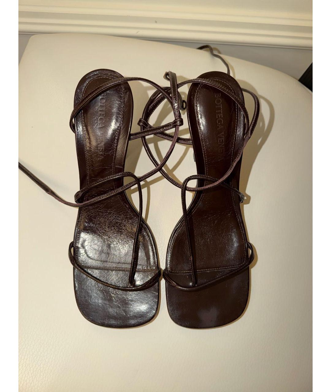 BOTTEGA VENETA Коричневые кожаные босоножки, фото 3