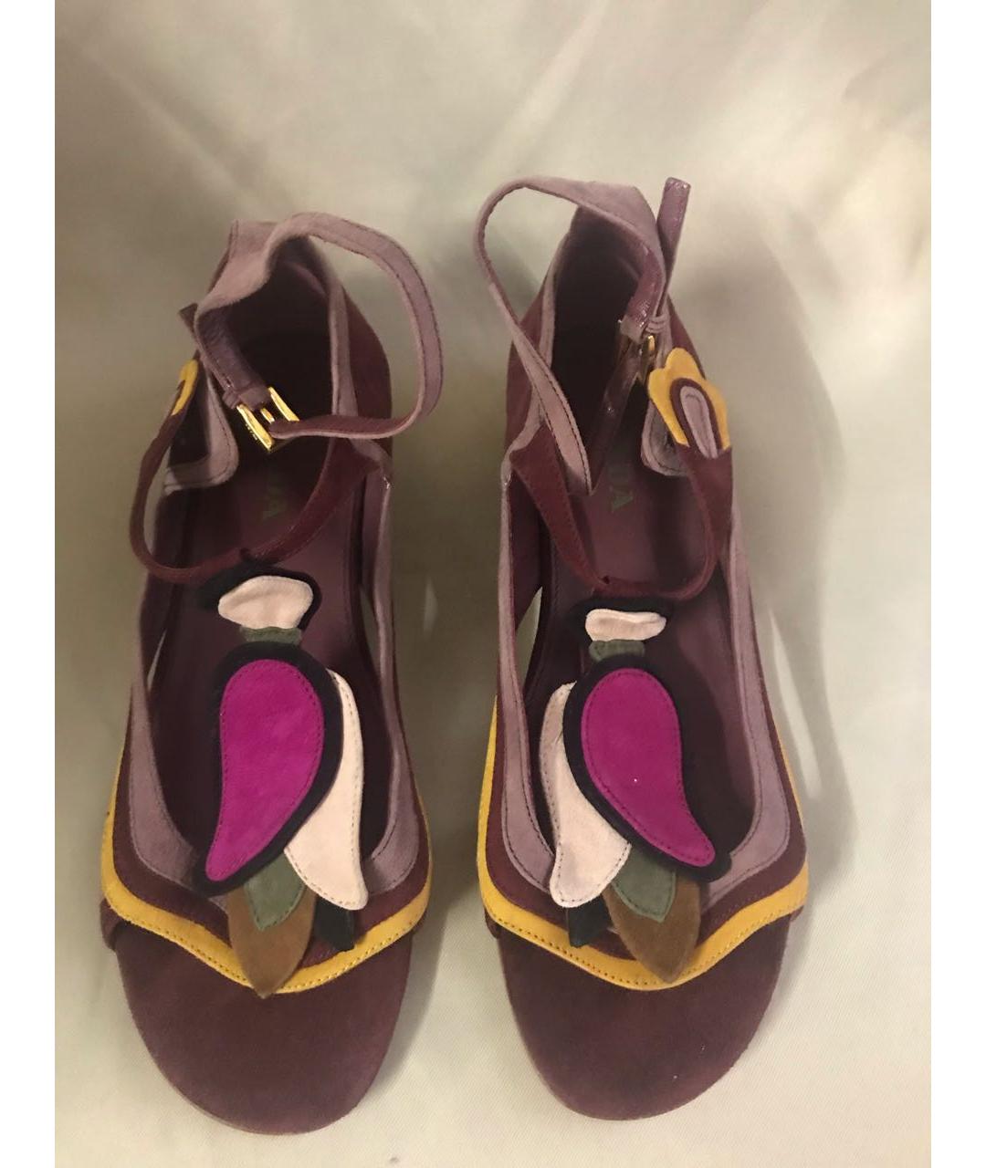 PRADA Бордовые замшевые босоножки, фото 2