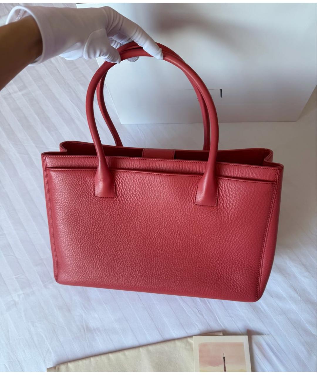 CHANEL Коралловая кожаная сумка тоут, фото 6