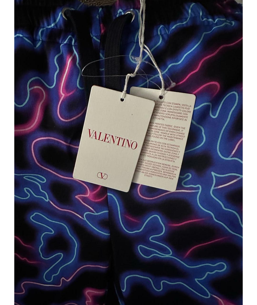 VALENTINO Спортивные брюки и шорты, фото 3